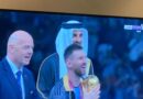 لقطة هي كل المونديال من أجلها تستحق قطر، العباءة العربية بكأس العالم بأفضل لاعب داهية