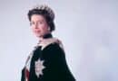 في الذكري الأولي لرحيل الملكة إليزابيث تشارلز ينشر صورة لها لأول مرة